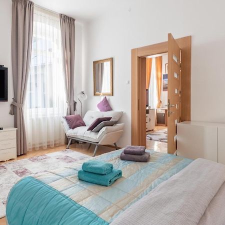 Brasov Centrul Vechi - 67Sqm - 2Min To Counsel Square Apartment Ngoại thất bức ảnh