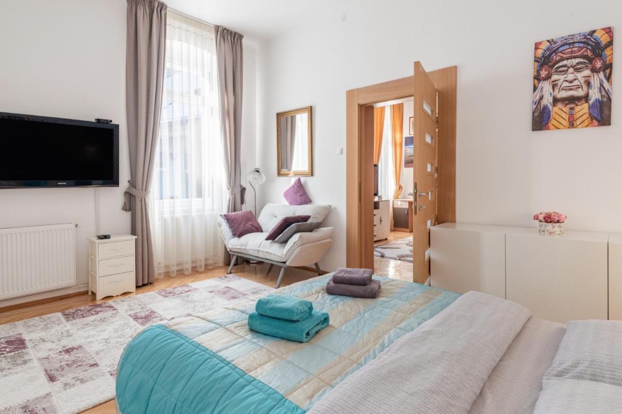 Brasov Centrul Vechi - 67Sqm - 2Min To Counsel Square Apartment Ngoại thất bức ảnh