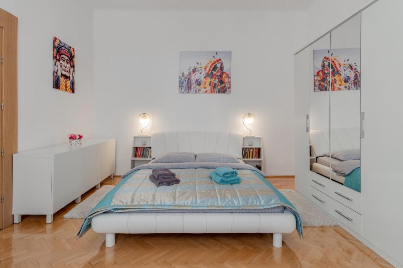 Brasov Centrul Vechi - 67Sqm - 2Min To Counsel Square Apartment Ngoại thất bức ảnh
