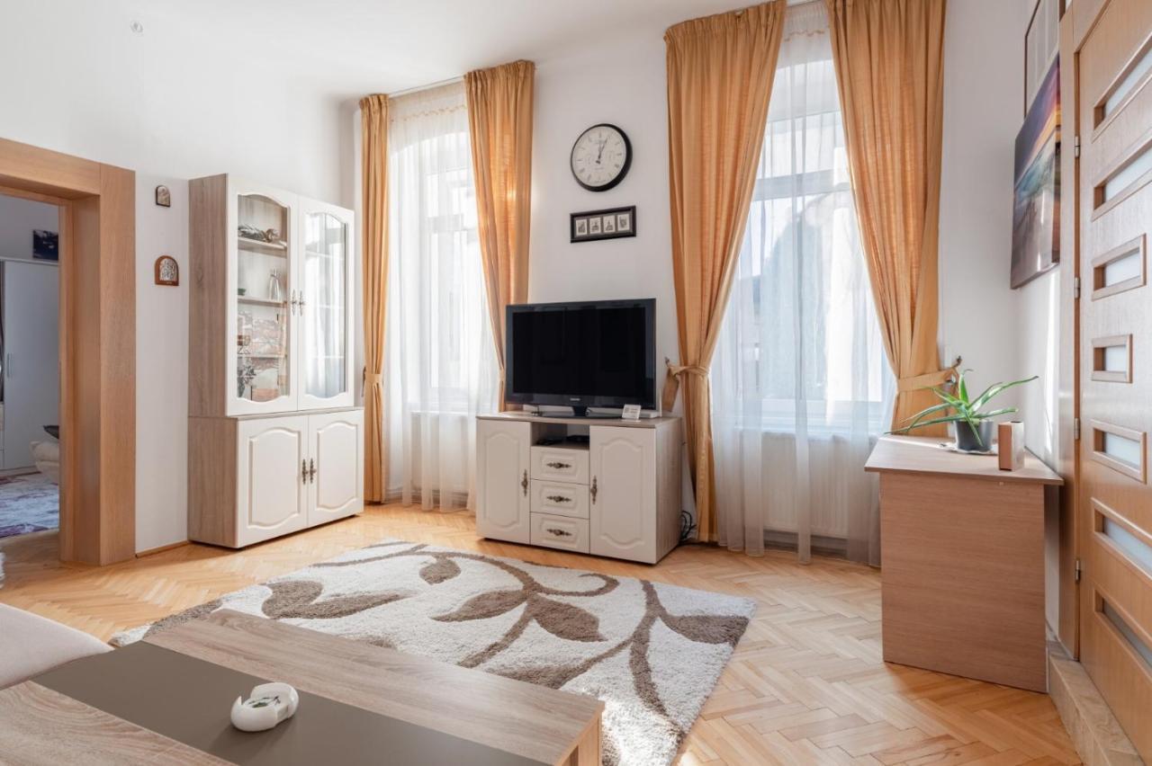 Brasov Centrul Vechi - 67Sqm - 2Min To Counsel Square Apartment Ngoại thất bức ảnh
