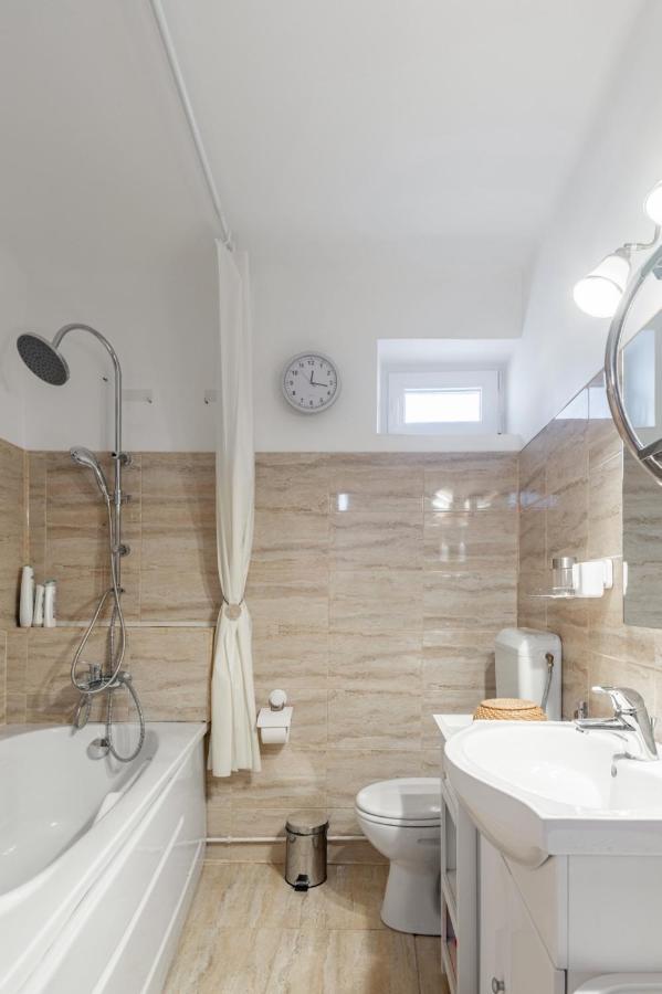 Brasov Centrul Vechi - 67Sqm - 2Min To Counsel Square Apartment Ngoại thất bức ảnh