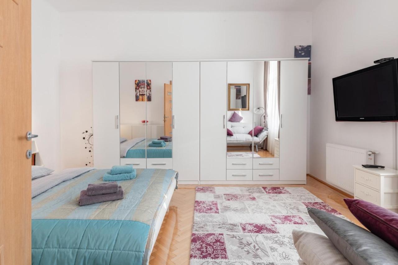 Brasov Centrul Vechi - 67Sqm - 2Min To Counsel Square Apartment Ngoại thất bức ảnh