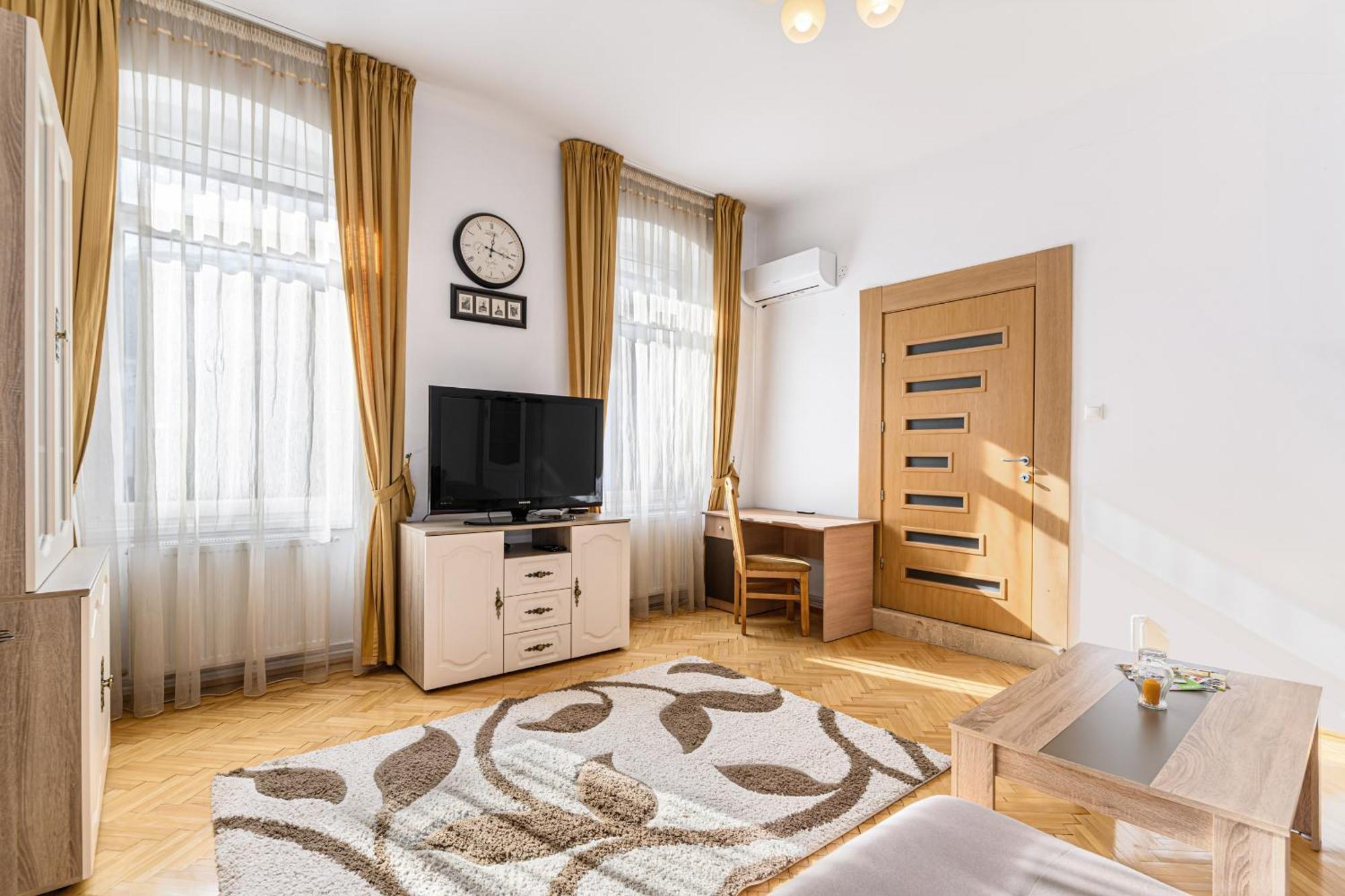 Brasov Centrul Vechi - 67Sqm - 2Min To Counsel Square Apartment Ngoại thất bức ảnh