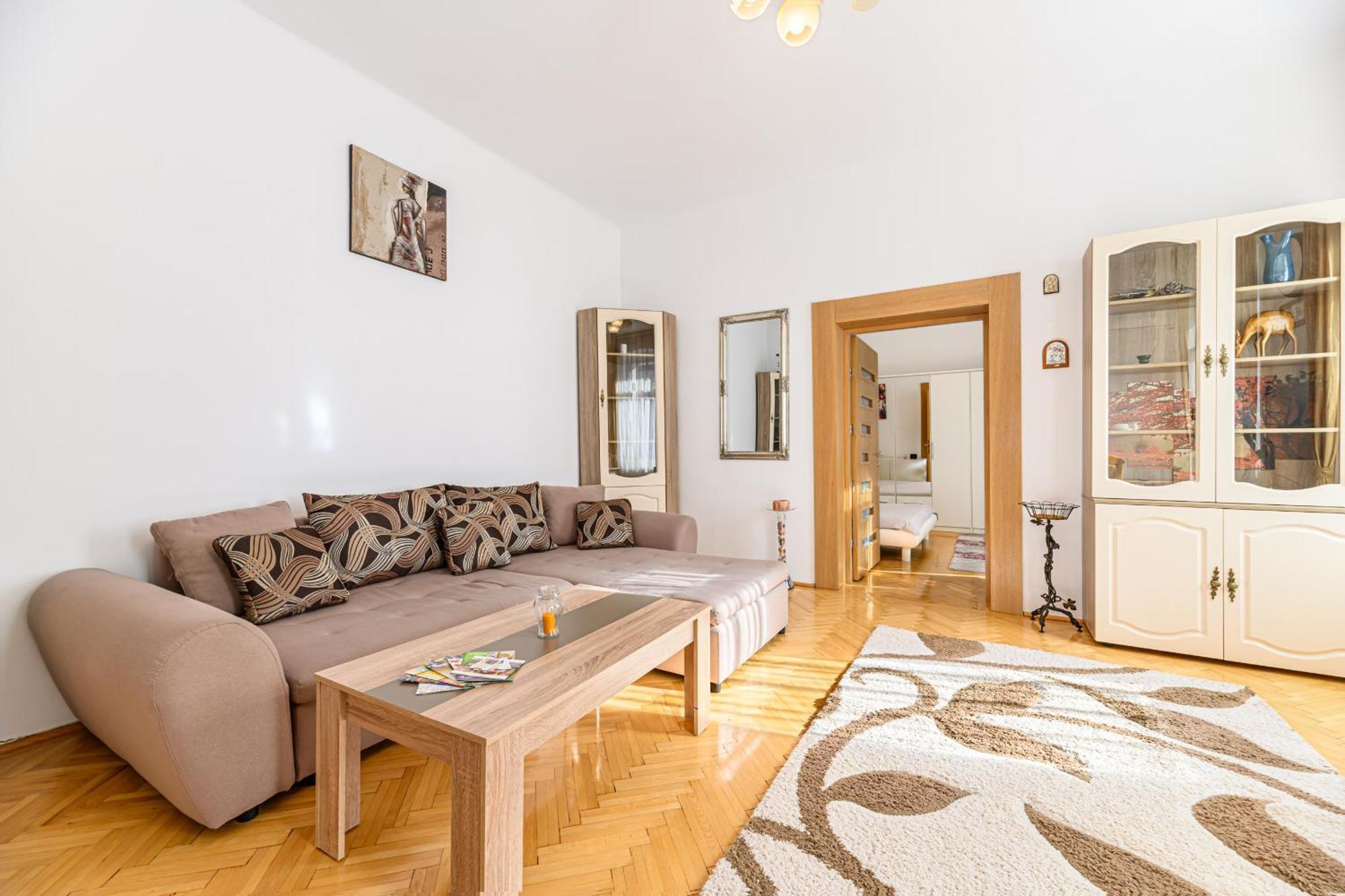 Brasov Centrul Vechi - 67Sqm - 2Min To Counsel Square Apartment Ngoại thất bức ảnh