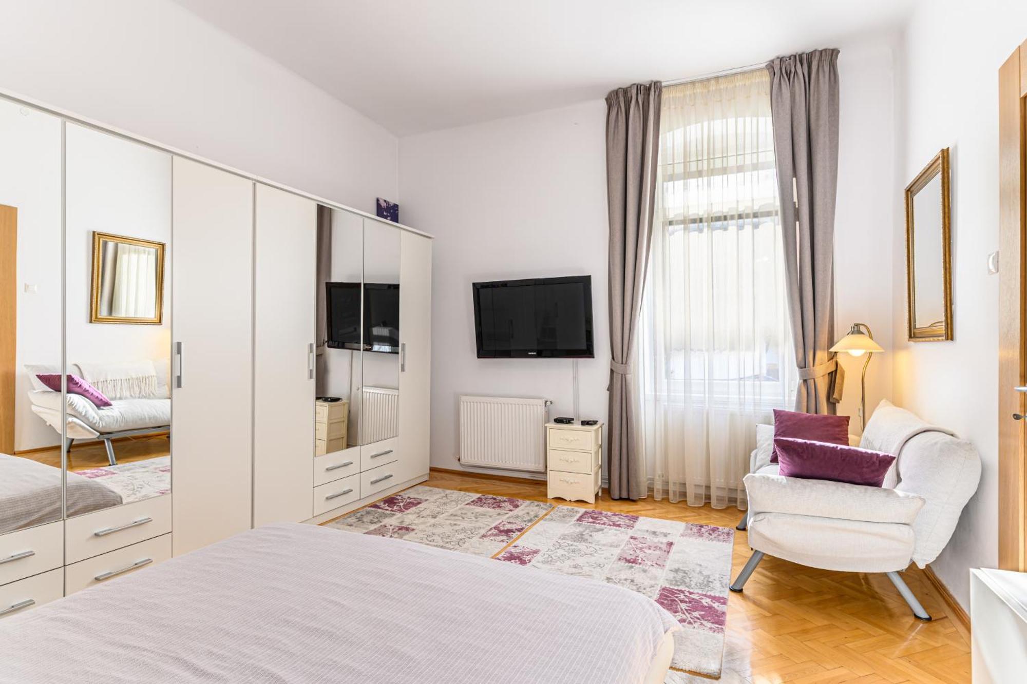 Brasov Centrul Vechi - 67Sqm - 2Min To Counsel Square Apartment Ngoại thất bức ảnh