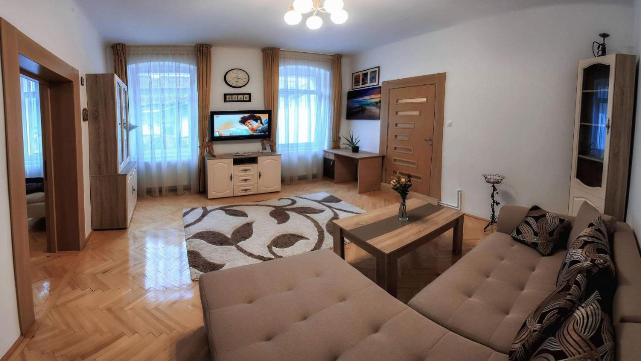 Brasov Centrul Vechi - 67Sqm - 2Min To Counsel Square Apartment Ngoại thất bức ảnh
