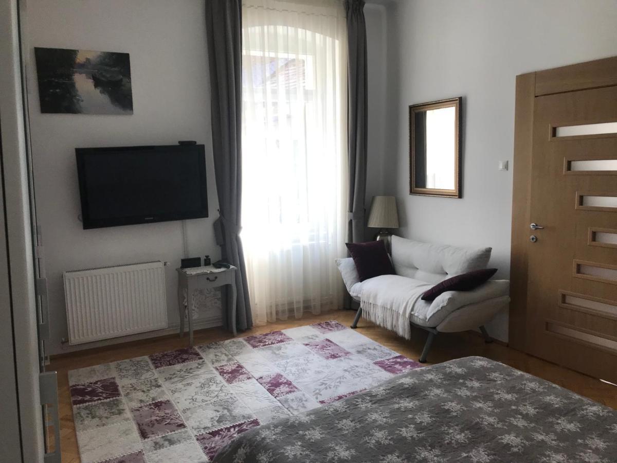 Brasov Centrul Vechi - 67Sqm - 2Min To Counsel Square Apartment Ngoại thất bức ảnh