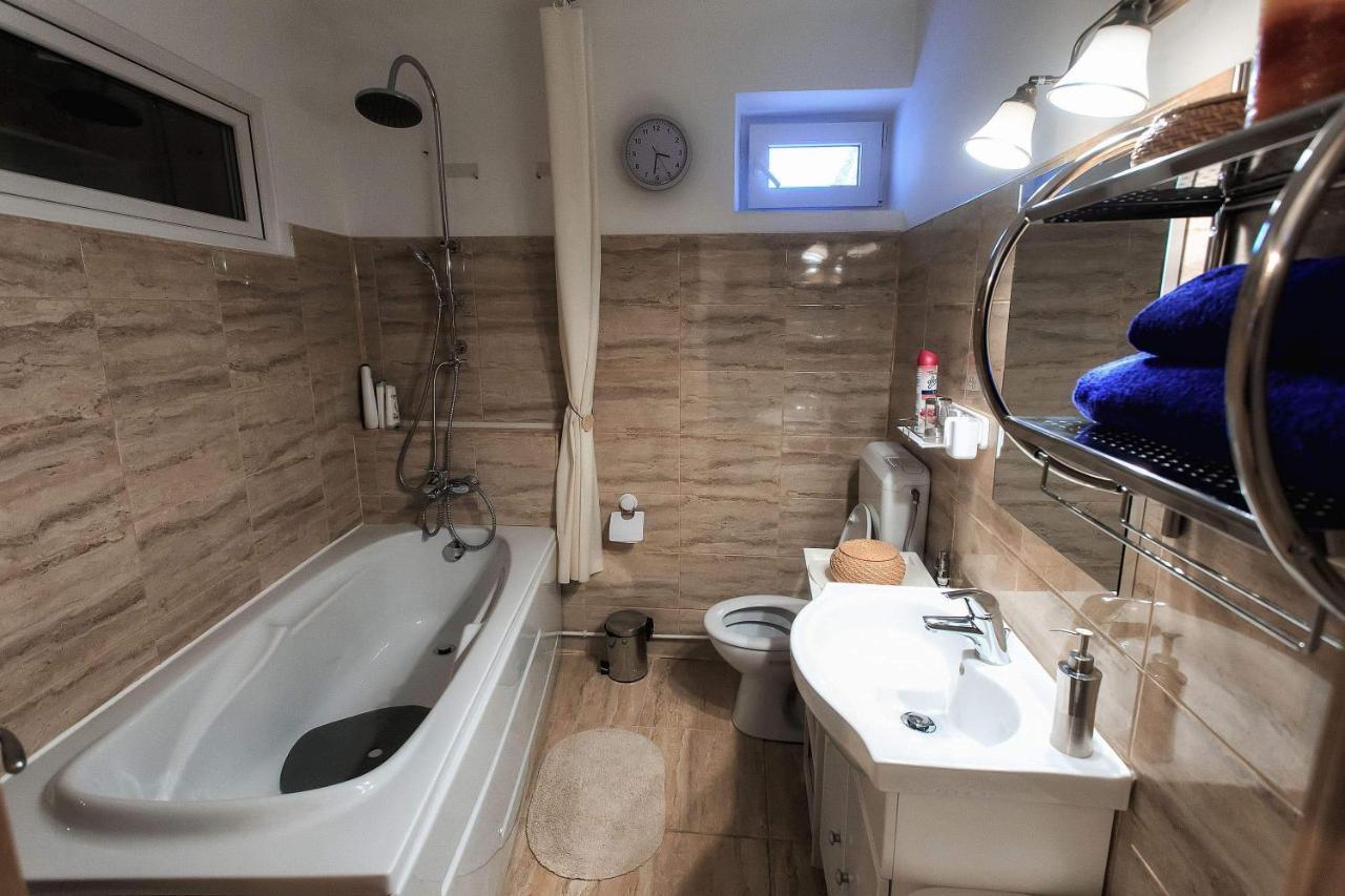 Brasov Centrul Vechi - 67Sqm - 2Min To Counsel Square Apartment Ngoại thất bức ảnh